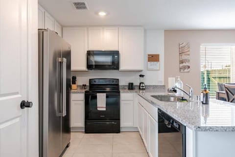 Comfortable 4BR Getaway Near Downtown Dallas