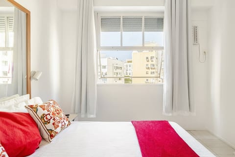 250m from Ipanema beach | Apartment 604
