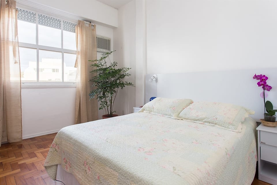 Spacious and bright double bedroom. 