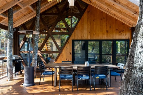 XL Treehouse on 7 Trees with Bridge & Platforms - The Hylo