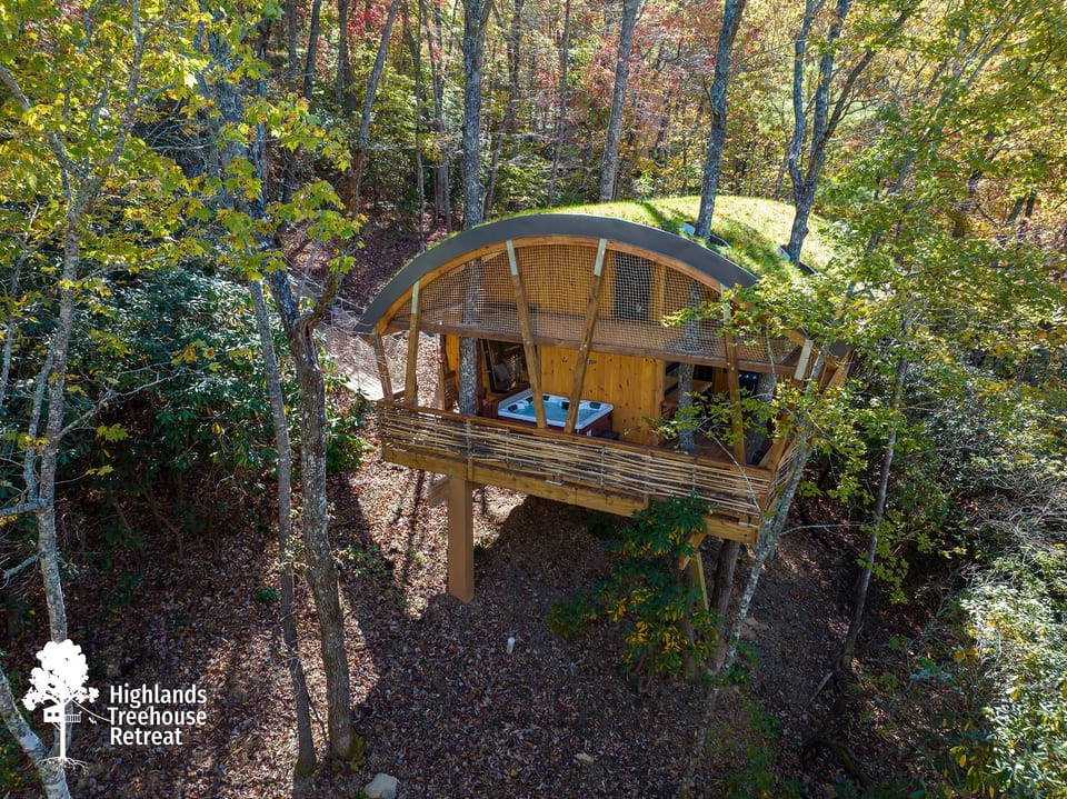 Nest-Shaped Cocoon Treehouse on 4 Trees - The Marsu - Highlands