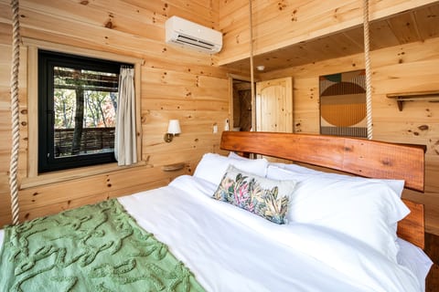 Nest-Shaped Cocoon Treehouse on 4 Trees - The Marsu
