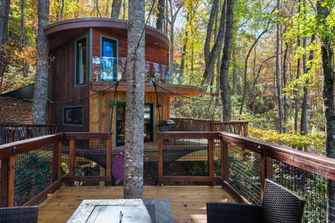 Mushroom-Inspired Treehouse with Living Roof - The Mēos