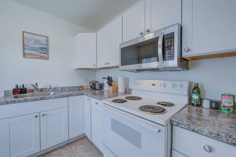 17 Minute Walk to Tiger Stadium / Near Downtown