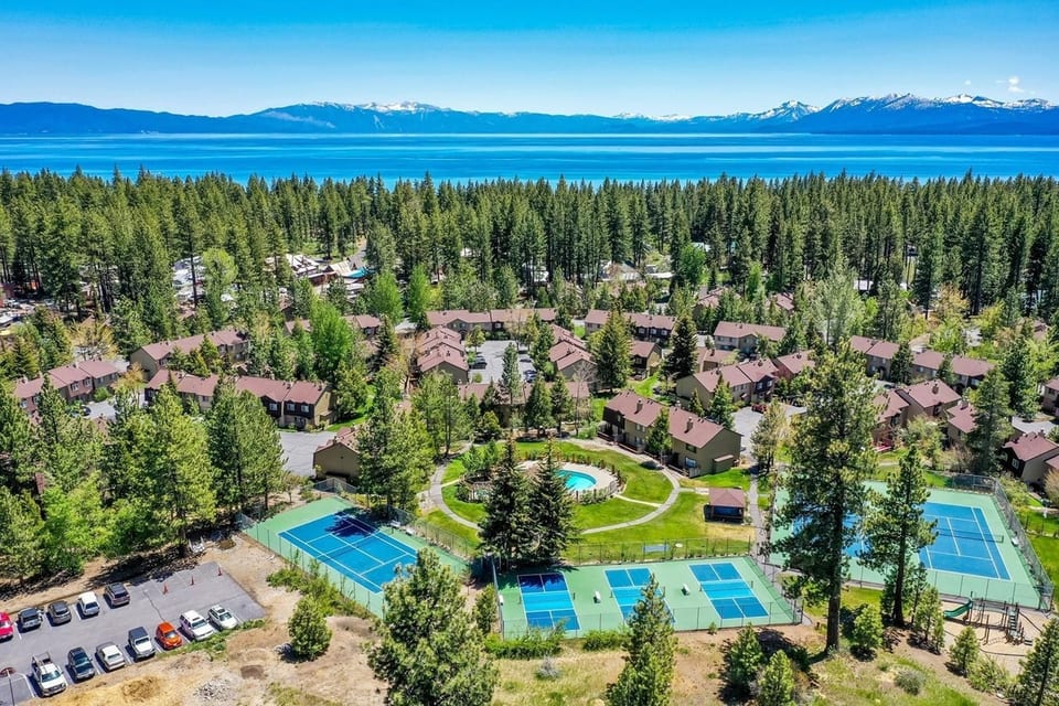 Lake Tahoe Sun and Snow Retreat - Tahoe City
