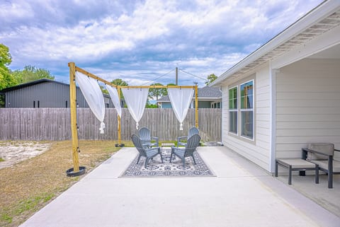 Luxury & Comfort: 1.5mile To Beach, Hot Tub, Games