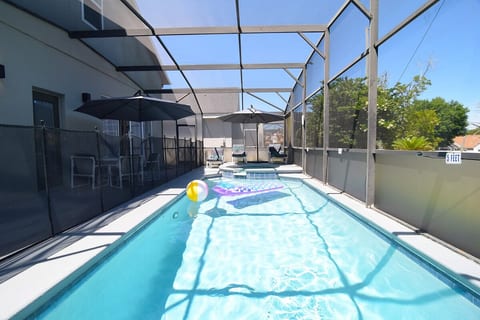 Private pool with spa (pool/spa heat is an optional pre-bookable extra). There is also a pool safety fence.