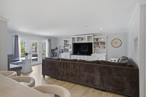 Modern 3BR Condo @ Villa Capriani | Ocean View image 3