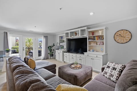 Living room with 75in smart tv and cable.