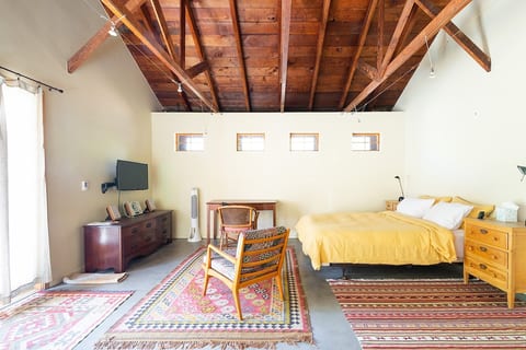 Lovely Rockridge Cottage