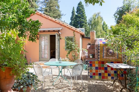 Oakland CA (Rockridge) Studio image 1