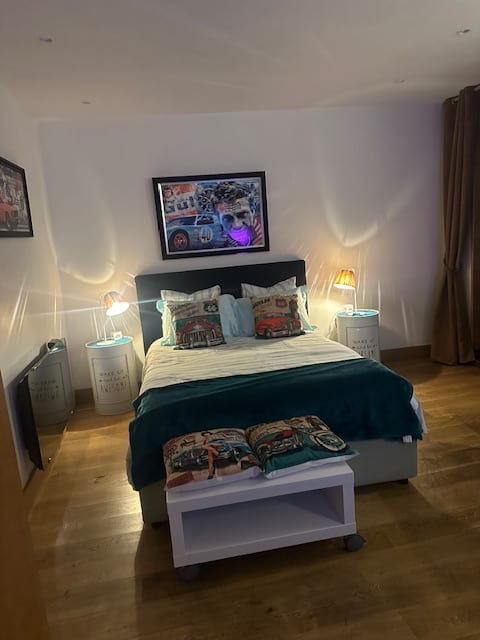 Annecy rental apartment steps from the lake