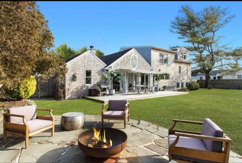 Posh & Stylish 4 Bedroom Bellport Bungalow W/ Pool