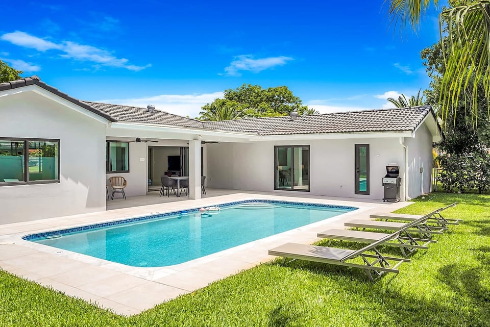 Monthly Stay: New home 4BD w/ a private pool & BBQ image 1