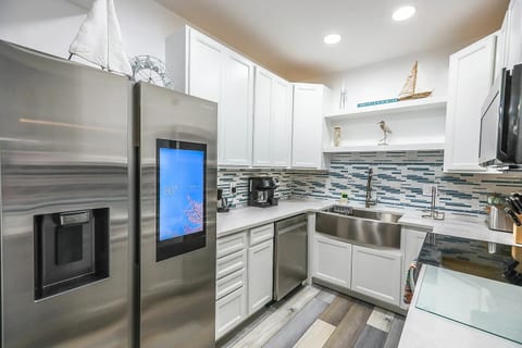 Fully equipped kitchen, perfect for easy meals or longer stays.
