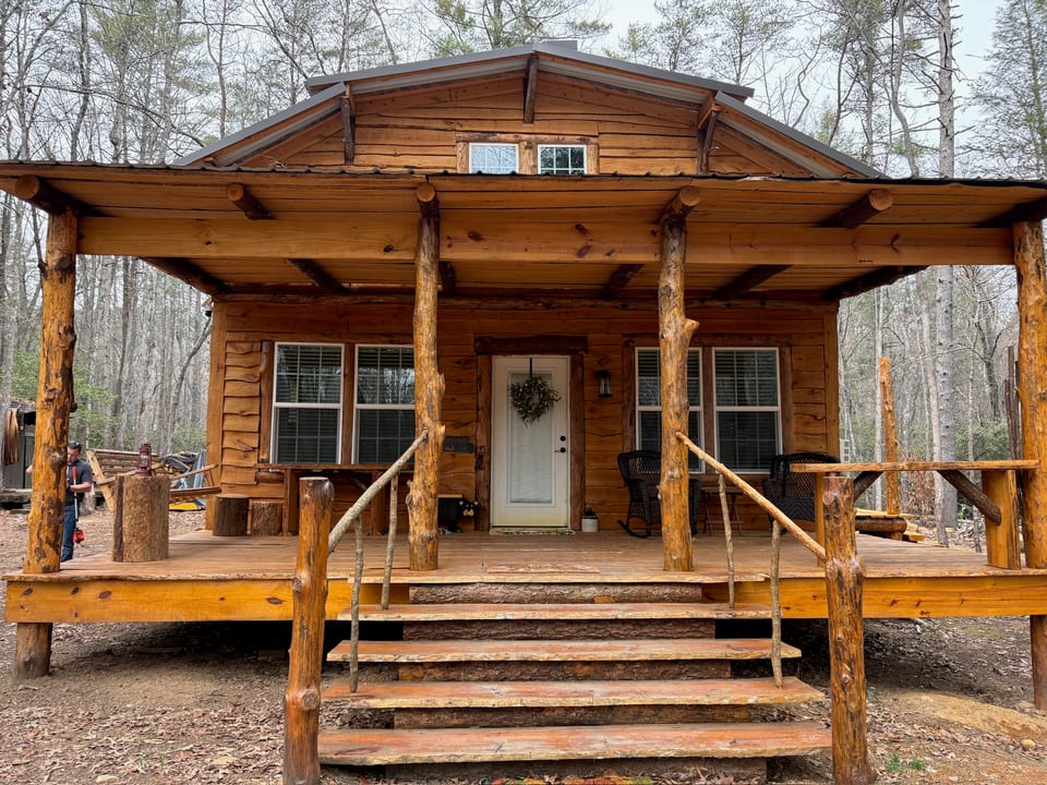 Hiker’s Haven: Unique Hand-Built Creekside Cabin - Reliance