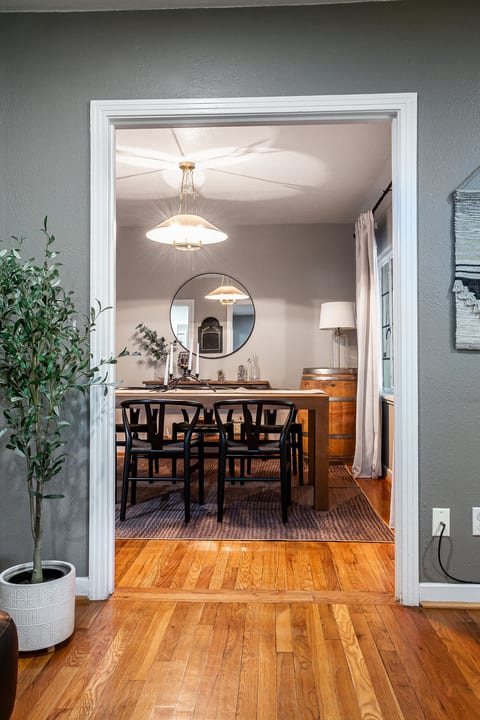Whether you're enjoying breakfast before a day of wine tasting or unwinding with a glass of wine, this inviting dining space comfortably seats six and features a charming wine barrel bar.