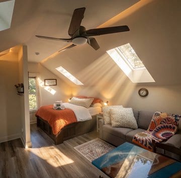Treetop Sanctuary: Lake, Kayaks, Sauna & Trails