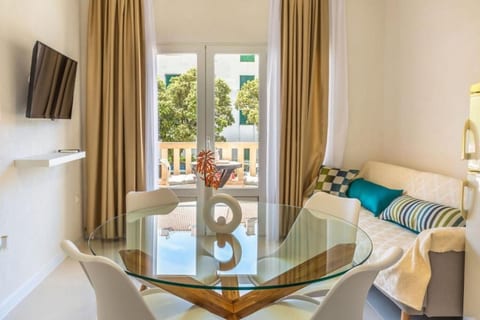 Apartments and Room Tattoo - Unit 375260-13