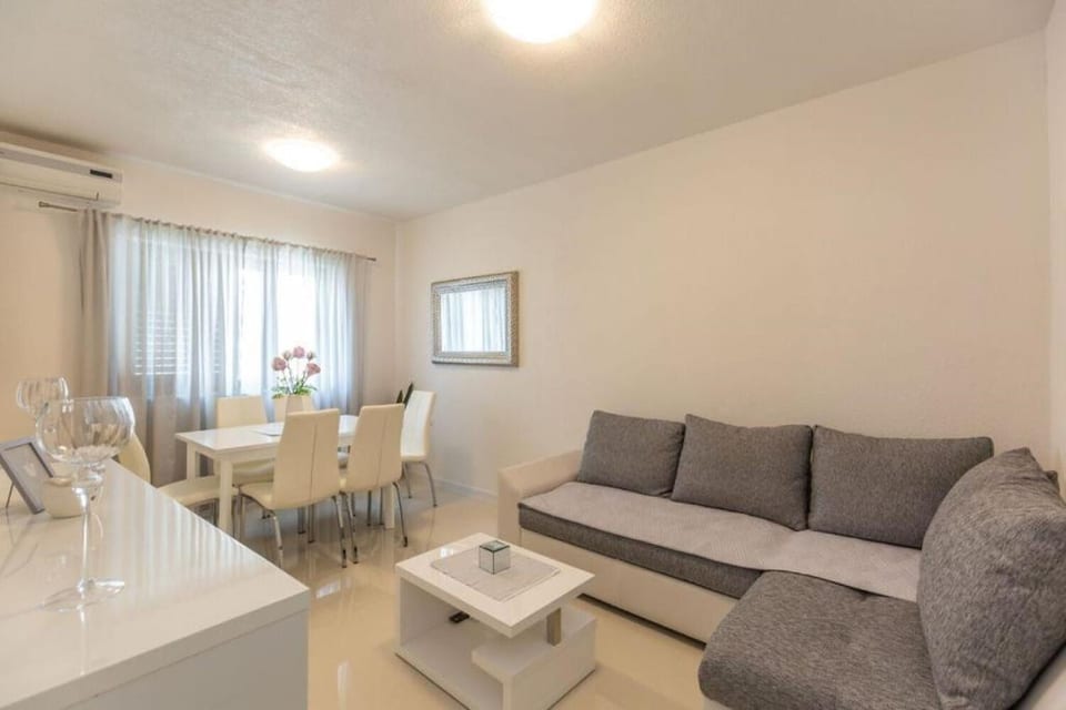 Apartments and Room Tattoo - Unit 375261-13