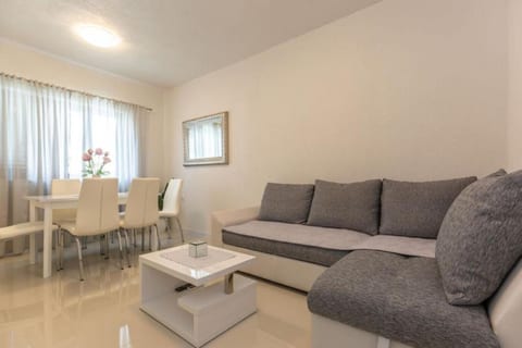 Apartments and Room Tattoo - Unit 375261-13