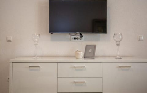 Apartments and Room Tattoo - Unit 375261-13