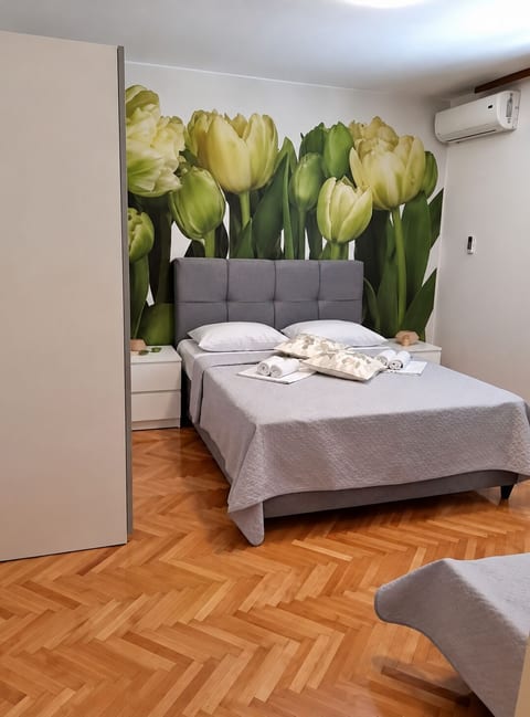Apartments and Room Tattoo - Unit 375264-13