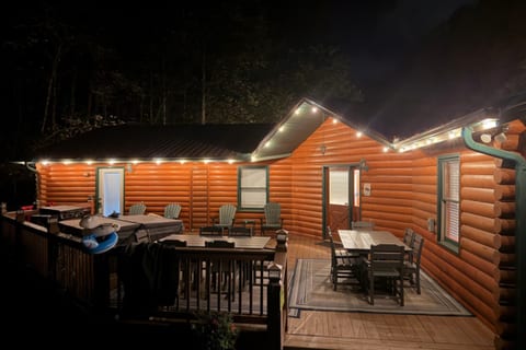 Outdoor Dining Areas (16 Seating)