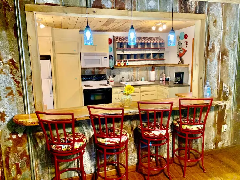 Four people can sit at the bar for dining, or to make a fun to-do list, or to work, if you must. Four people can sit at the bar for dining, or to make a fun to-do list, or to work, if you must. - Vintage Mountain Villa - Tiger