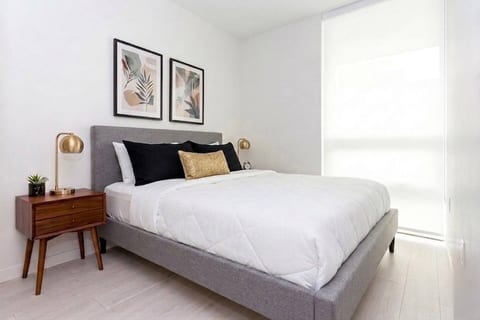 Modern City Stay 1BDRM w/2Beds +Parking & AC