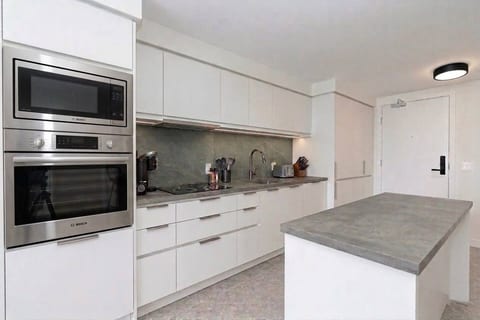 Modern City Stay 1BDRM w/2Beds +Parking & AC