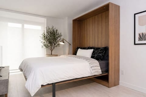 Modern City Stay 1BDRM w/2Beds +Parking & AC