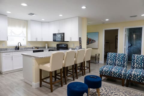 Palm Beach Cottage near beach with Bunks & Arcade