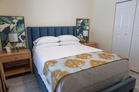 Bedroom 3 with queen bed