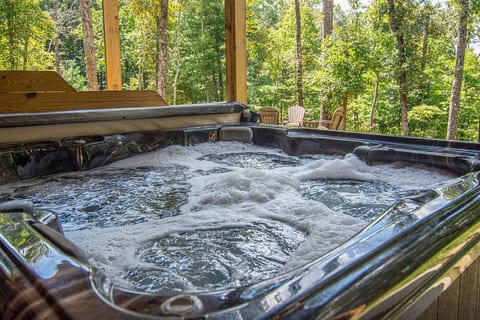 Mountain Hideaway w/ Hot Tub + Games | Sleeps 10
