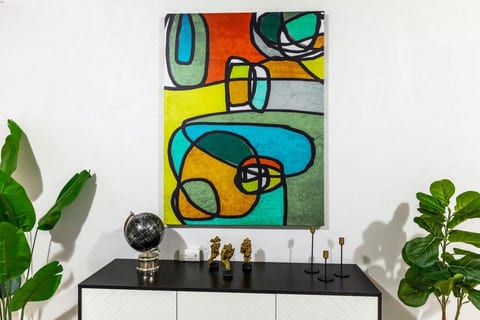Funky Haus mins from DFW airport near Six Flags and AT&T stadium with Game & Movie rooms