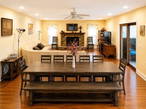 Walk to Beach, Pool, Golf, Dual Kitchen, Sleeps 25
