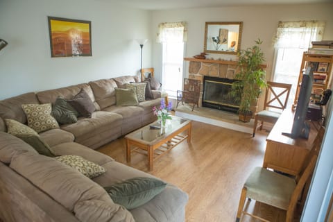 Walk to Beach, Pool, Golf, Dual Kitchen, Sleeps 25