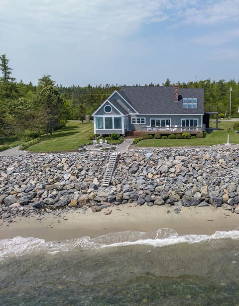 Sea Duck Cottage in Maine 3/2 oceanfront with private beach access.