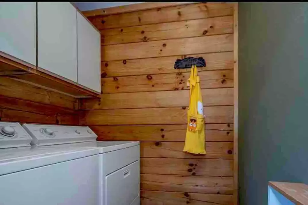 wild-valley-lodge-stunning-views-near-chimney-rock/