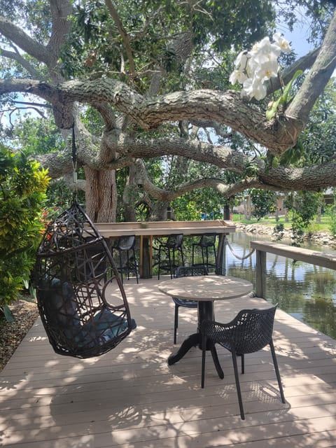 Tropical Paradise Canal Front Home close to beach