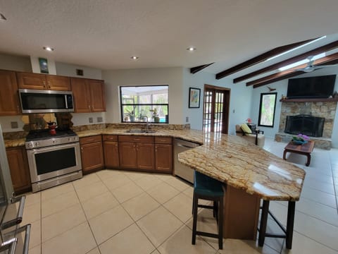 Tropical Paradise Canal Front Home close to beach