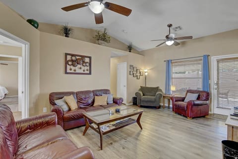 Pet-Friendly 4B Vegas Rental Sleep 8 Families, Groups, Welcome!