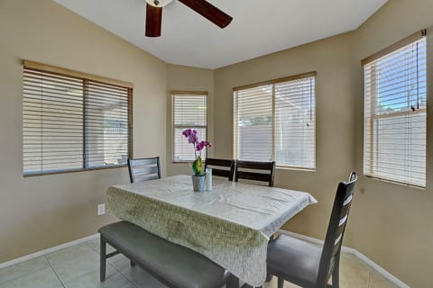 Pet-Friendly 4B Vegas Rental Sleep 8 Families, Groups, Welcome!