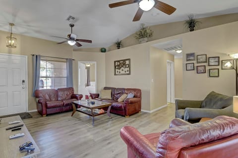 Pet-Friendly 4B Vegas Rental Sleep 8 Families, Groups, Welcome!