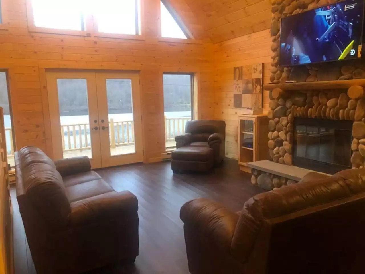Living Room Area With Beautiful View Of the Lake Living Room Area With Beautiful View Of the Lake - Lake Eugene New 5 BR 2.5BA LogHome Lakefront - South Kortright