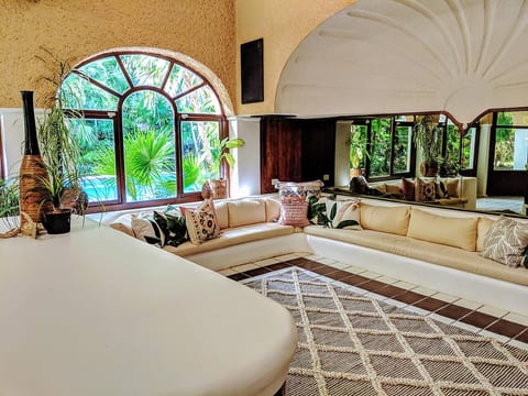 Beach Villa for 29 with Huge Pool BBQ