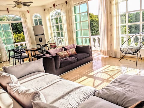 18BR Estate Steps to Beach and 5th Ave Sleep 50