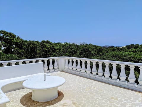 25 Guests 1 min walk to Beach + Quinta Ave Pool