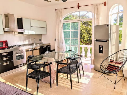 25 Guests 1 min walk to Beach + Quinta Ave Pool